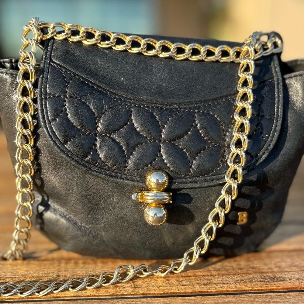 Bally Italian Leather | RARE Vintage Quilted Black Leather Bag | Unique Clasp - Picture 4 of 12